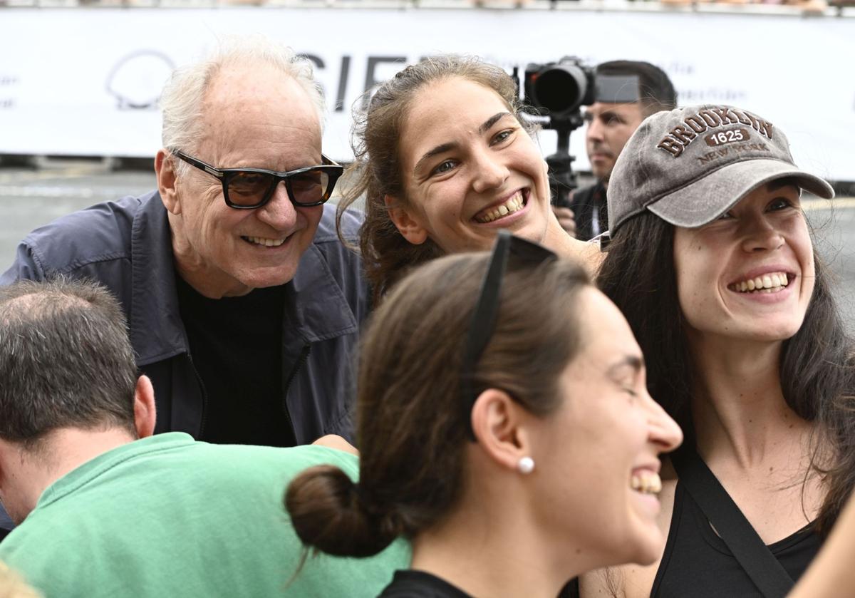 Imagen secundaria 1 - Vestidos negros y banderas palestinas: un 'glamour' solidario